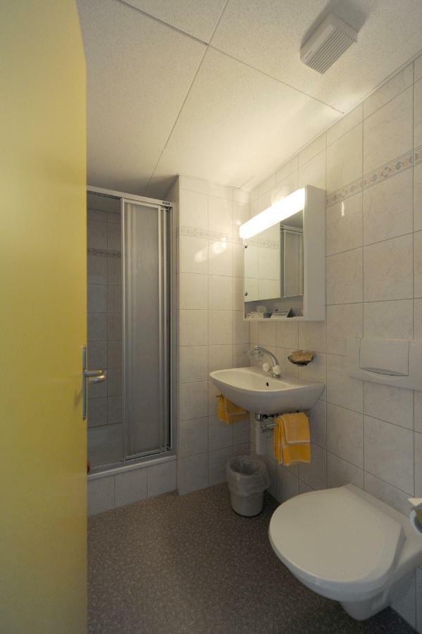 Hotel Krone Budget Lenk Luaran gambar